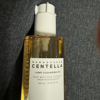 스킨1004 [SKIN1004] 마다가스카르 센텔라 라이트 클렌징 오일 200ml — 5점을 준 리뷰어가 2024년 7월 올린 사용 사진