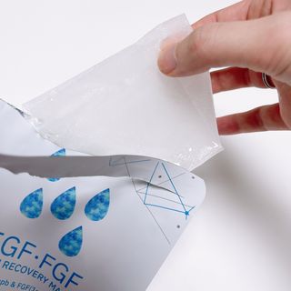 Dr.느루벗 느루벗 EGF FGF 스킨 리커버리 마스크 10장 — 5점을 준 리뷰어가 2021년 5월 올린 사용 사진