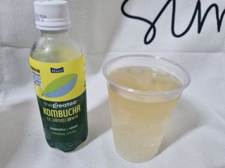 더그레잇티 콤부차 300ml *12개입 (오리지널 6개+베리리치 6개) — 5점을 준 리뷰어가 2022년 7월 올린 사용 사진