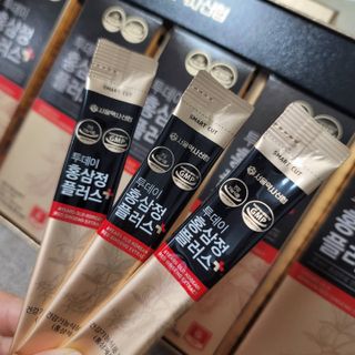 서울약사신협_투데이홍삼정플러스스틱_10g x 60포 — 5점을 준 리뷰어가 2021년 6월 올린 사용 사진