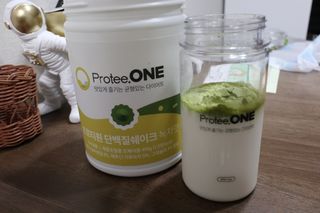 프로티원 단백질쉐이크 녹차맛 2주분 1통+보틀 — 5점을 준 리뷰어가 2021년 5월 올린 사용 사진