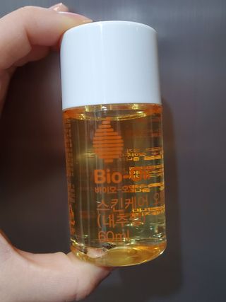 바이오오일 [바이오-오일] 스킨케어 오일 내추럴 60ml — 5점을 준 리뷰어가 2021년 12월 올린 사용 사진