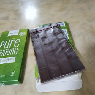 당류2g 자일리톨로 단맛을낸 슈카 퓨어비건 무설탕초콜릿 Xucker vegan 2개입 — 5점을 준 리뷰어가 2021년 4월 올린 사용 사진
