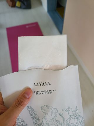 리브얼 | LIVALL 바이오셀룰로오스 마스크 레스트 앤 글로우 33ml  x 3개입 — 5점을 준 리뷰어가 2022년 7월 올린 사용 사진