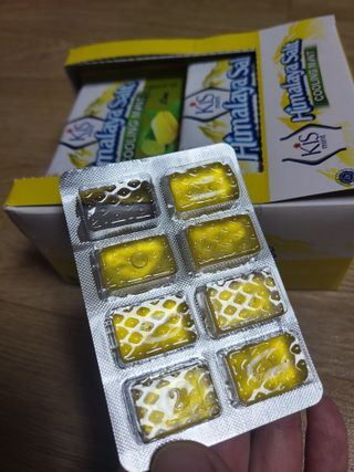 마요라 히말라야 솔트 캔디 2종-페퍼민트 맛, 라임민트 맛 — 5점을 준 리뷰어가 2023년 1월 올린 사용 사진