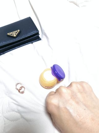 틱톡 [후르디아] 튼입술해결템 올리브영 블루베리 하이드레이팅 허니 립밤 — 5점을 준 리뷰어가 2023년 12월 올린 사용 사진