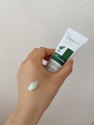 랑벨 랑바이오 블랙 시카 크림 50ml(블랙비 프로폴리스, 시카 4종, 판테놀 10 함유) — 5점을 준 리뷰어가 2022년 7월 올린 사용 사진