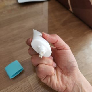 리더스코스메틱 리더스 카밍 바이오틱스 선 에센스 SPF 50+ PA++++ — 5점을 준 리뷰어가 2022년 7월 올린 사용 사진