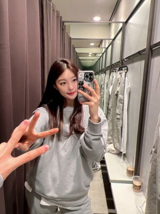 MAPLESYRUPFACTORY 메이플 피그먼트 맨투맨 8.COL — 5점을 준 리뷰어가 2023년 4월 올린 사용 사진