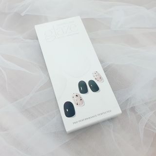 데싱디바 글레이즈 젤네일 시리얼 네일_4종 중 택 1 — 5점을 준 리뷰어가 2021년 9월 올린 사용 사진