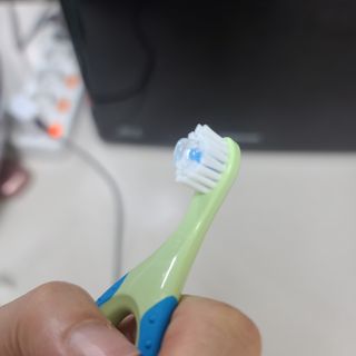 치과에서 쓰는 치약 _ 라벨제로 저불소 꼬마, 키즈, 유아, 베이비, 주니어 안전한 어린이치약 — 5점을 준 리뷰어가 2023년 2월 올린 사용 사진