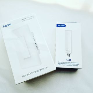 아카라 조명 스위치를 누워서 끄는 방법 (스마트 조명 스위치 2구 + 무선 리모트 스위치 1구 T1, 스마트 허브 E1) — 5점을 준 리뷰어가 2021년 12월 올린 사용 사진