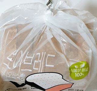 롯데제과 Vbread 포카치아식빵1개 + 미니식빵 1개 + 머핀 2개 세트 — 4점을 준 리뷰어가 2021년 9월 올린 사용 사진
