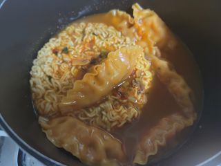 한만두 진한 해물맛 짬뽕만두 1kg — 5점을 준 리뷰어가 2021년 4월 올린 사용 사진
