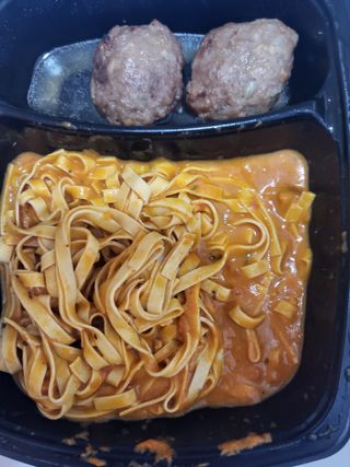 직탁 식단관리 3종 도시락 (두부 라자냐 라구빠에야, 두부로제 미트볼파스타, 닭탕수 직화 짜장 두부면) — 5점을 준 리뷰어가 2022년 6월 올린 사용 사진