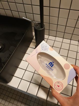 미라클풋 유리발각질제거기 물없이 쓱싹쓱싹 몇번만에 발각질 완벽제거 — 5점을 준 리뷰어가 2021년 9월 올린 사용 사진