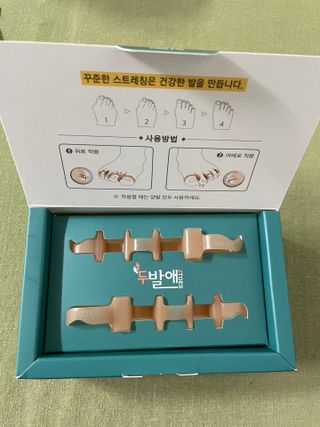 휜 발가락이 아프다면..발가락 스트레칭 보조용품 쿨핀 두발애(1set-2개입) — 5점을 준 리뷰어가 2022년 6월 올린 사용 사진