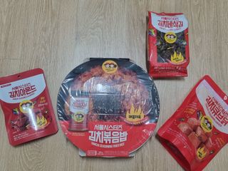 [서울시스터즈] CU 김치 4총사 세트-김치볶음밥, 김치큐브닭, 김치바삭김, 김치아몬드 — 5점을 준 리뷰어가 2021년 10월 올린 사용 사진