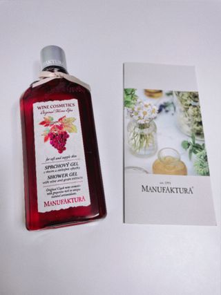 체코 비건화장품 마뉴팍투라 향좋은 와인 샤워젤 (300ml) — 4.5점을 준 리뷰어가 2022년 6월 올린 사용 사진