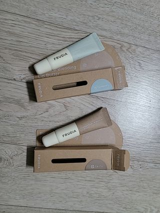[후르디아] 올리브영 착한보습 비건 립버터 2종 — 5점을 준 리뷰어가 2022년 2월 올린 사용 사진