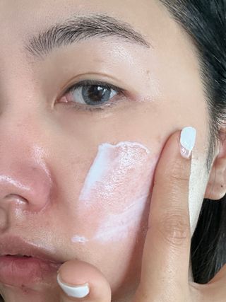[스킨1004] 마다가스카르 센텔라 히알루-시카 워터핏 선세럼 50ml — 5점을 준 리뷰어가 2024년 5월 올린 사용 사진