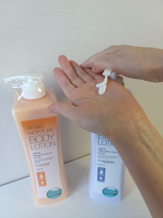 [과일나라] 바세린 모이스처 바디로션 1000ml 2종 — 5점을 준 리뷰어가 2021년 10월 올린 사용 사진