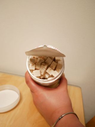 [펫시밀] 원물그대로 영양듬뿍 진공동결건조 북어트릿75g,치킨트릿100g,연어트릿75g 강아지 고양이 간식 — 5점을 준 리뷰어가 2023년 6월 올린 사용 사진