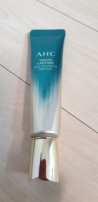 [NEW 탄력유턴 아이크림] AHC 유스 래스팅 리얼 아이크림 포 페이스 — 5점을 준 리뷰어가 2021년 3월 올린 사용 사진
