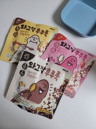 스낵스 와그작후루룩 3종_카카오2봉+아몬드2봉+딸기2봉 (총 6봉) — 5점을 준 리뷰어가 2024년 2월 올린 사용 사진