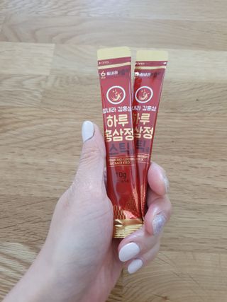힘내라김홍삼 하루홍삼정스틱 10g x 10포 — 5점을 준 리뷰어가 2021년 5월 올린 사용 사진