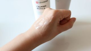 리더스코스메틱 리더스 카밍 바이오틱스 #1등 진정 기획세트 [에센스 워터150ml + 크림 마스크80ml] — 5점을 준 리뷰어가 2022년 9월 올린 사용 사진