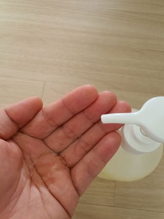 아미퓨어 두피 관리는 천연계면활성제와 함께 라이크 어 노푸 샴푸 — 5점을 준 리뷰어가 2021년 6월 올린 사용 사진