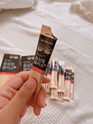 서울약사신협_투데이홍삼정플러스스틱_10g x 30포 — 5점을 준 리뷰어가 2021년 6월 올린 사용 사진