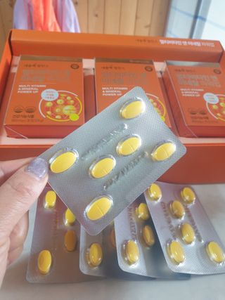 서울약사신협_내몸애발란스멀티비타민앤미네랄파워업_800mg x 90정 — 5점을 준 리뷰어가 2021년 5월 올린 사용 사진