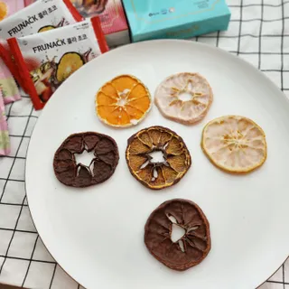 프루낵 제주감귤 초코5봉입 4종(화이트초코,다크초코,요구르트초코,콜라초코)  24g(4.8*5봉입) — 5점을 준 리뷰어가 2022년 11월 올린 사용 사진