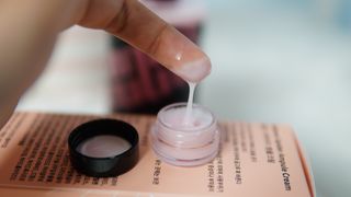 난나 살몬 스파이더 검버섯 미백 톤업 화이트닝 연어 앰플 크림 300ml 대용량 — 5점을 준 리뷰어가 2022년 8월 올린 사용 사진