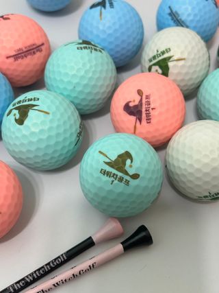 더위치골프(thewitchgolf) 프리미엄 골프 공 더위치골프 매트 펄 컬러의 3피스볼 더위치골프 골프볼 선물세트 — 5점을 준 리뷰어가 2023년 9월 올린 사용 사진