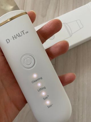 디하우트 랩 4 in 1 갈바닉 아쿠아 워터 필링기 스킨스크러버 — 5점을 준 리뷰어가 2021년 11월 올린 사용 사진