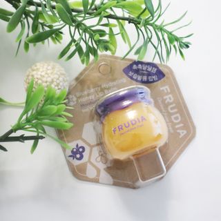 틱톡 [후르디아] 튼입술해결템 올리브영 블루베리 하이드레이팅 허니 립밤 — 5점을 준 리뷰어가 2023년 12월 올린 사용 사진
