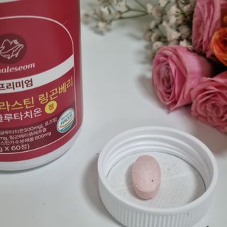 웨일섬 프리미엄 로즈힙 엘라스틴 링곤베리 퓨레 글루타치온 정 — 5점을 준 리뷰어가 2023년 7월 올린 사용 사진