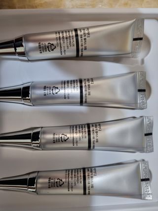 아이디플라코스메틱 아이디 브이로직 플러스 크림 15ml X 4EA — 5점을 준 리뷰어가 2022년 1월 올린 사용 사진