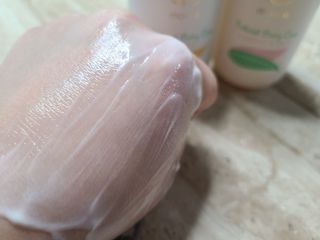 mom e 맘이 내추럴 베이비 케어 샴푸앤바스+로션 — 5점을 준 리뷰어가 2021년 1월 올린 사용 사진