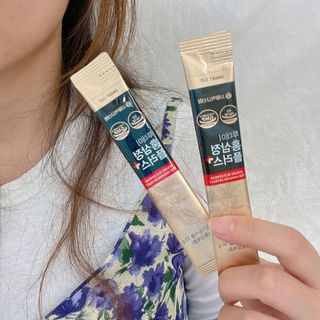 서울약사신협_투데이홍삼정플러스스틱_10g x 60포 — 5점을 준 리뷰어가 2021년 7월 올린 사용 사진