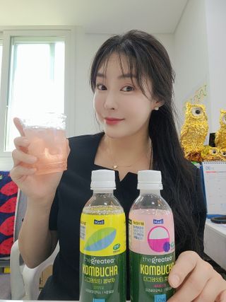 더그레잇티 콤부차 [매일유업] 더그레잇티 44kcal 콤부차 300ml *12개입 (오리지널 6개+베리리치 6개) — 5점을 준 리뷰어가 2023년 7월 올린 사용 사진