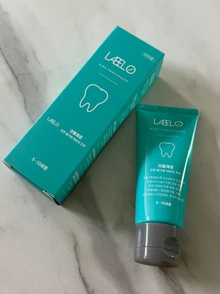 치과에서 쓰는 치약 _ 라벨제로 저불소 꼬마, 키즈, 유아, 베이비, 주니어 안전한 어린이치약 — 5점을 준 리뷰어가 2023년 1월 올린 사용 사진