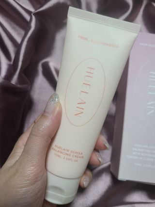 [휴랑] 오미자 2,000알로 피부 생기를 채워주는 밸런싱 크림 — 5점을 준 리뷰어가 2021년 11월 올린 사용 사진