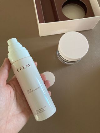 프리마인 바르기만 하면 철벽 스킨케어+24시간 마스크팩 효과. 셀라브 리제너레이팅 시스템 부스터+크림 세트 — 4점을 준 리뷰어가 2023년 4월 올린 사용 사진