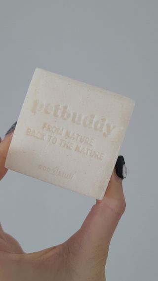 소담스퀘어 상암 주식회사 에코스터프 펫버디 반려동물 마누카 검은콩 프로틴 샴푸바 — 5점을 준 리뷰어가 2022년 12월 올린 사용 사진