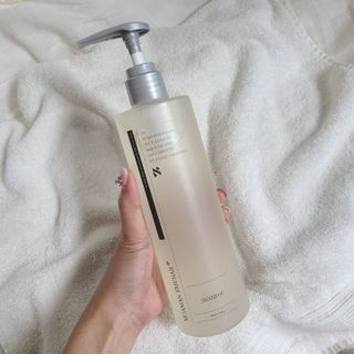 MOAMANEMUNAH 모아만에무나 플러스 두피 탈모 완화 기능성 샴푸 — 5점을 준 리뷰어가 2021년 8월 올린 사용 사진