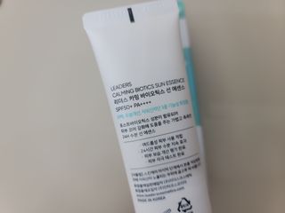 리더스코스메틱 리더스 카밍 바이오틱스 선 에센스 SPF 50+ PA++++ — 5점을 준 리뷰어가 2022년 8월 올린 사용 사진